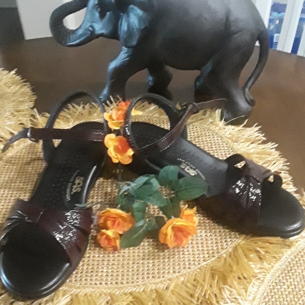 New leather sandals
